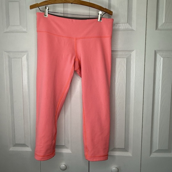 Women's Lululemon capri neon pink Reversible grey size 10 - Picture 1 of 8